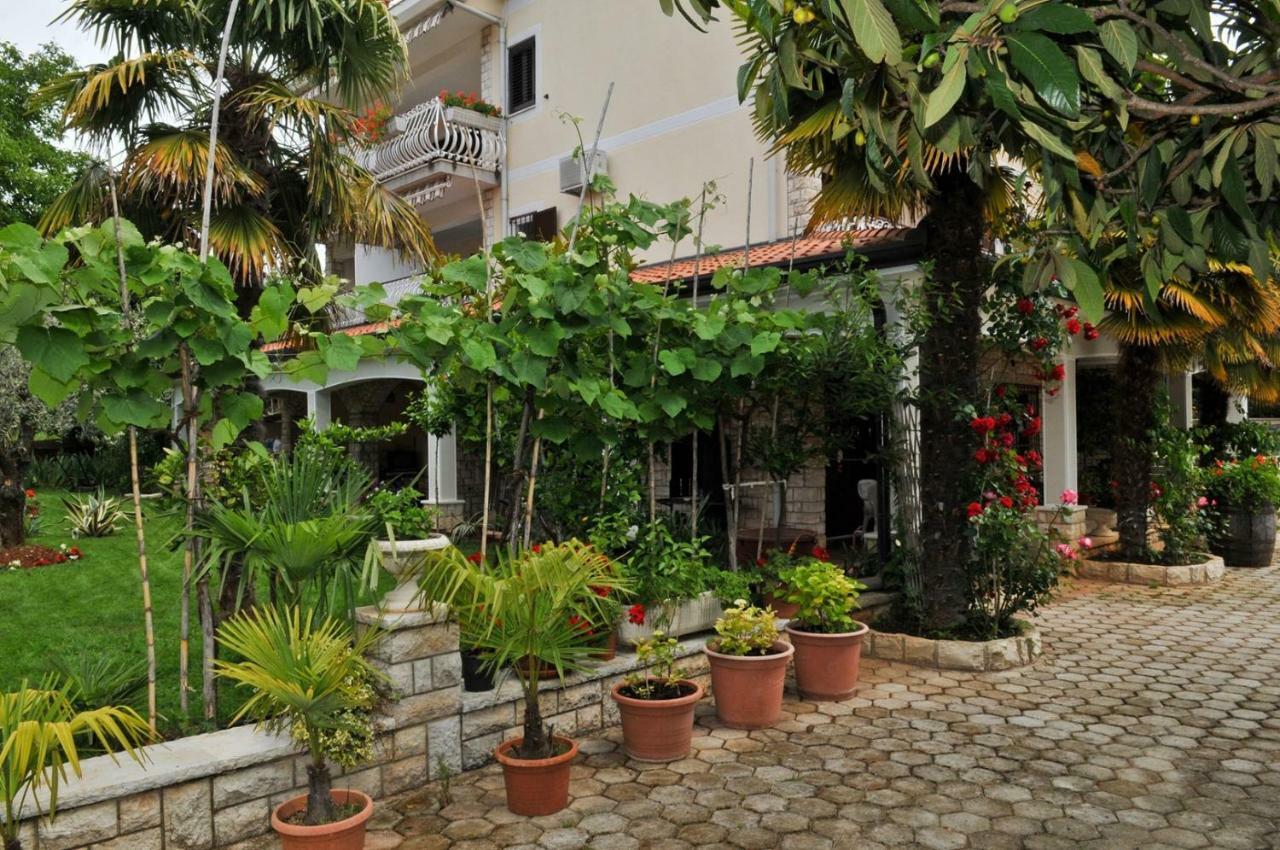 Haus Liliana Hotel Tar-Vabriga ภายนอก รูปภาพ