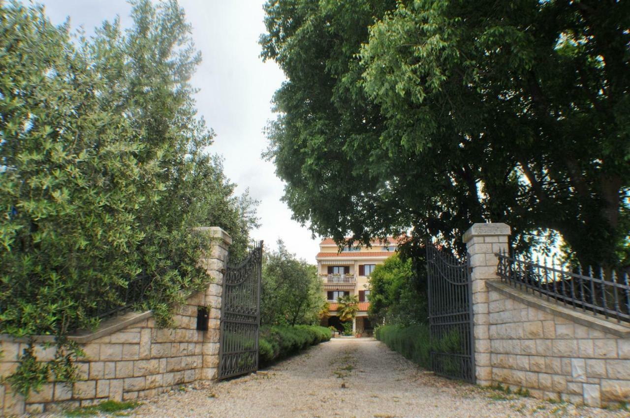 Haus Liliana Hotel Tar-Vabriga ภายนอก รูปภาพ