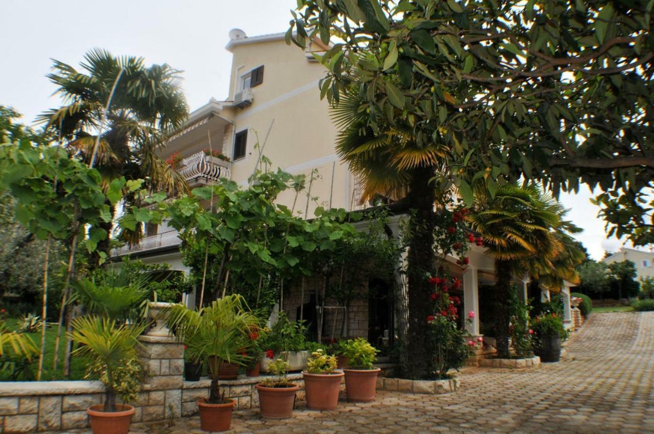Haus Liliana Hotel Tar-Vabriga ภายนอก รูปภาพ