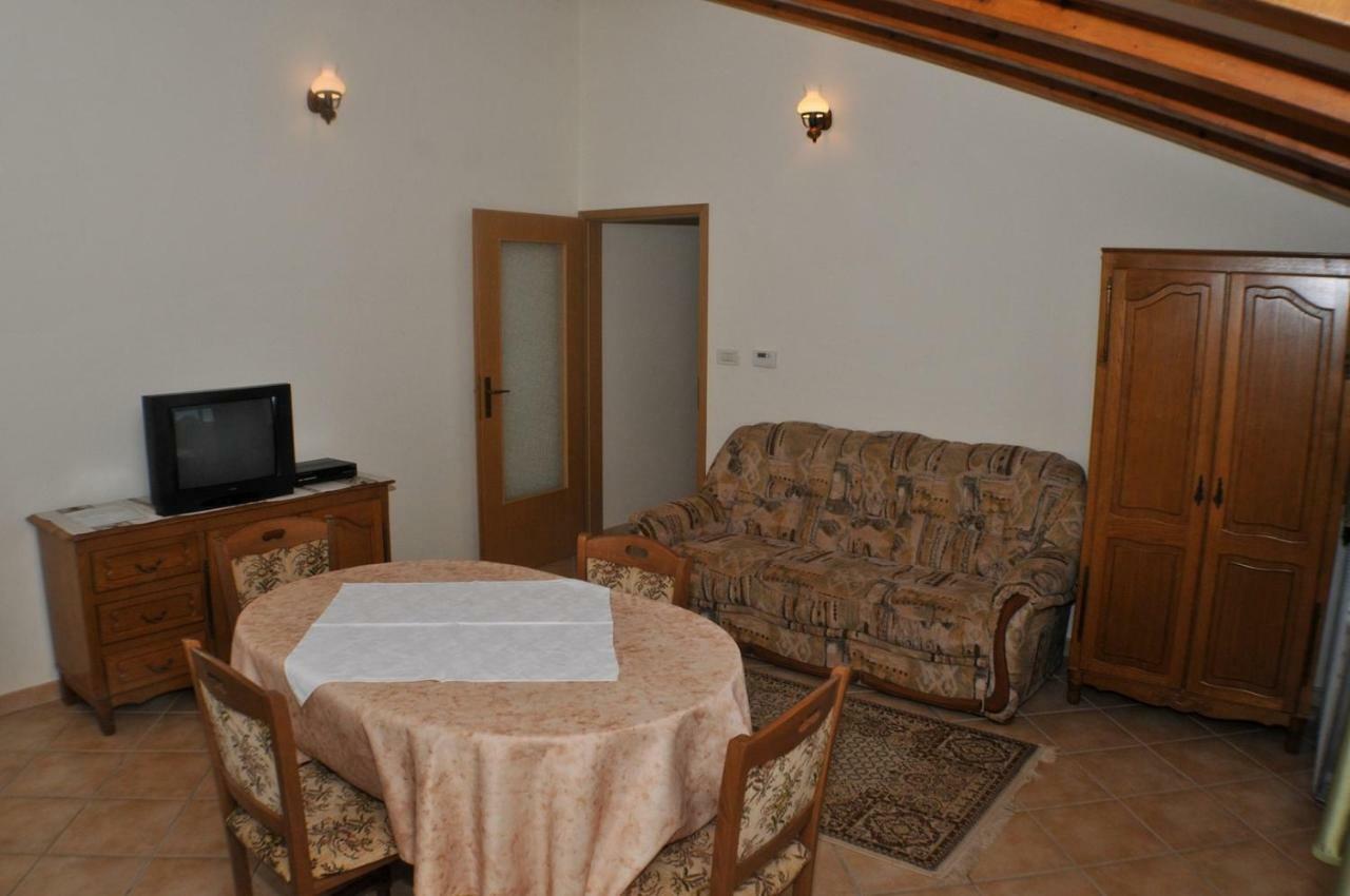 Haus Liliana Hotel Tar-Vabriga ภายนอก รูปภาพ