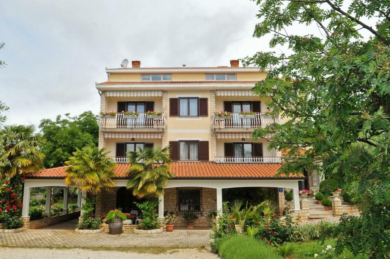 Haus Liliana Hotel Tar-Vabriga ภายนอก รูปภาพ
