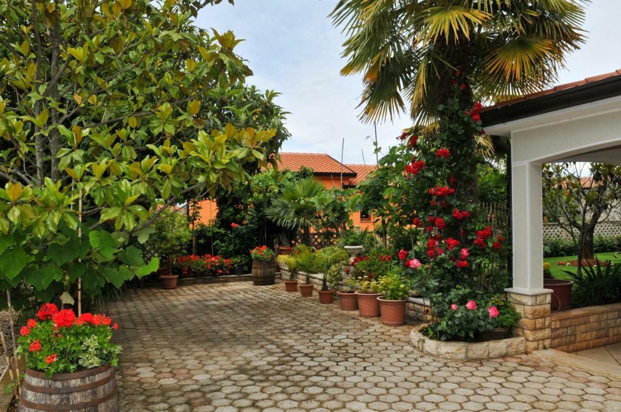 Haus Liliana Hotel Tar-Vabriga ภายนอก รูปภาพ
