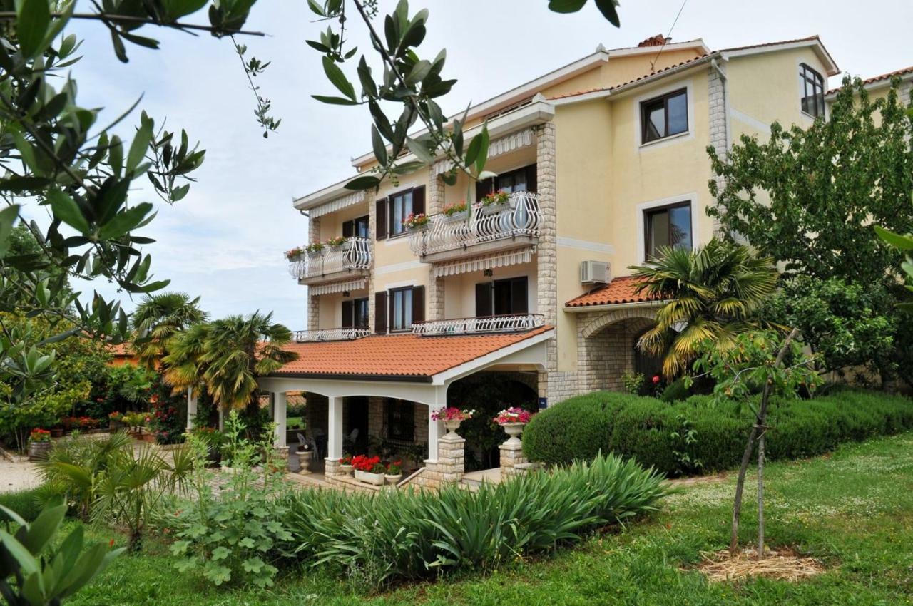 Haus Liliana Hotel Tar-Vabriga ภายนอก รูปภาพ