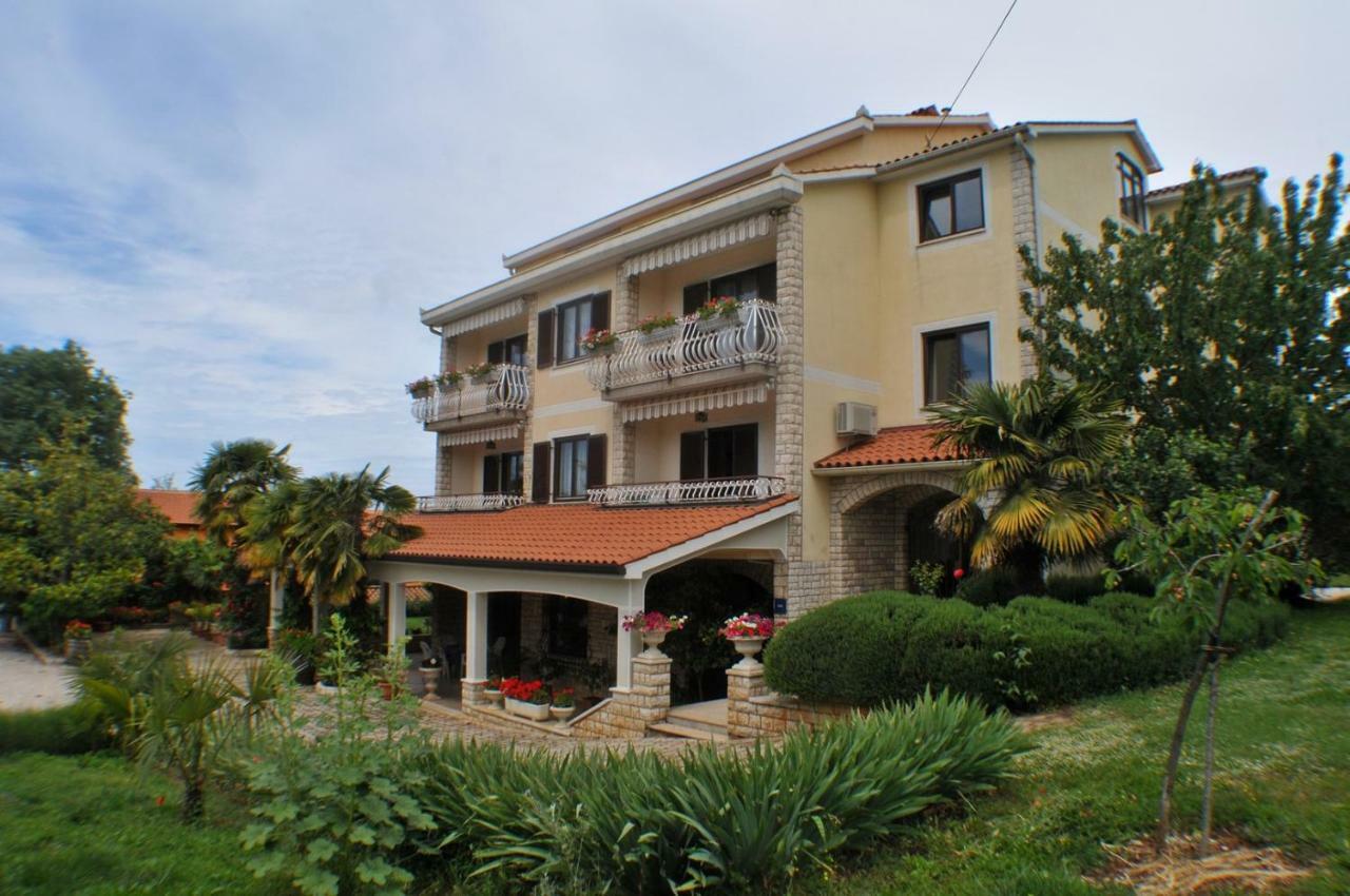 Haus Liliana Hotel Tar-Vabriga ภายนอก รูปภาพ